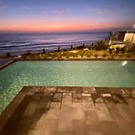 Beachfront Condo With Balcony Amazing View