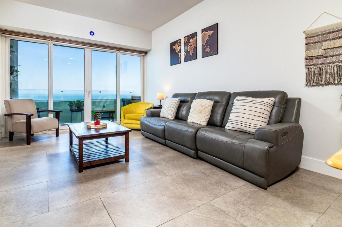 Beachfront With Balcony Amazing View Tijuana
